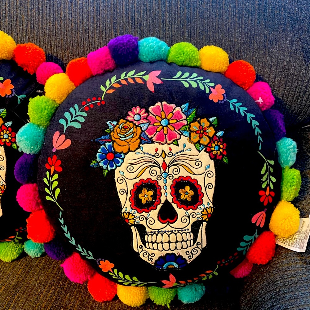 BNWT Dia De Los Muertos Sugar Skull Embroidered Pillows